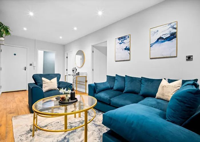 Luxury Two Bedroom Apartment - City Ceentre - Balcony - Jq - Netflix & Wifi - 11B